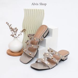 Alvis raina sandal hak tahu dilengkapi aksesoris piramid