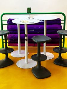 2025 New Creative High Stool Bar Chair Casual Cafe Villa Household Furniture Bar Counter Stool Italian Style Painted Surface