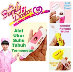 Mainan peralatan dokter yg bisa nyala.Terdapat tas yang lucu untuk menyimpan peralatan kedokteran
