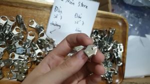 Đầu dây kéo số 7 thay dây kéo răng cước xi trắng gói 10 cái