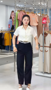 Áo sơ mi nữ basic cơ bản trơn tay ngắn nẹp đôi lai bầu màu trắng - be kem thời trang GUMAC BAE00004