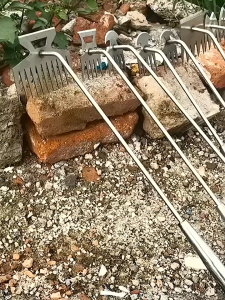 【ธุรกิจท้องถิ่นในกรุงเทพฯ】คราดเหล็ก คราดถอนวัชพืช คราดดึงรากหญ้า คราดดายหญ้า เหล็กถอนหญ้า คราดฟันฉลาม คราดทำสวน คราดหญ้า คาดหญ้า คาดหญ้าเหล็ก คราด คราดถากหญ้า คราดถอนหญ้า จอบถากหญ้าเล็ก แข็งแรง ใช้ท