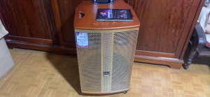 Loa kéo Karaoke Cao Cấp JBA SK 8615A Bass 40 Công suất 900W Bass 40 Chất liệu vỏ gỗ cao cấp vân gỗ phụ kiện 2 Micro không dây UHF Bluetooth cổng USB khe cắm thẻ nhớ ngõ cắm nhạc cụ thời lượng pin 4-6 giờ. Bảo hành 12 tháng đổi mới trong 7 ngày nế