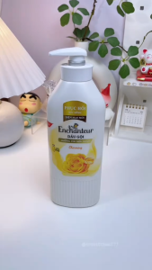Dầu gội dưỡng tóc siêu mượt Enchanteur Charmimg 650g chứa Pro-Vitamin giúp nuôi dưỡng tóc mềm mượt đến từng sợi