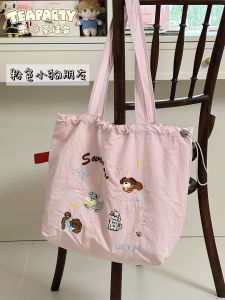 กระเป๋าสะพายไหล่แบบลำลองความจุขนาดใหญ่สำหรับนักเรียนวิทยาลัย กระเป๋าเดินทางแบบสะพายข้างลายการ์ตูนน่ารัก กระเป๋าถือผ้าใบสำหรับผู้หญิง