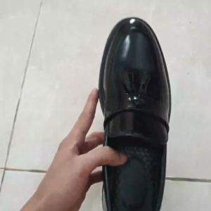 24ชม 🚚 พร้อมส่ง รองเท้าแฟชั่น รองเท้าคัชชูหนังแบบสวม รองเท้าทำงาน รองเท้าหนังชายสะบาย สีดำ39-44