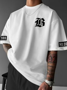 เสื้อยืดผู้ชายยอดนิยมสําหรับฤดูร้อนปี 2025 มีน้ําหนักเบาสวมใส่สบายและเหมาะกับสไตล์ลําลองแบบสปอร์ตและเรียบง่าย