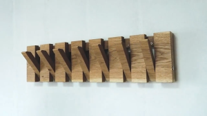 Wooden Coat Rack with hook Wall-Mounted Folding Wooden Coat & Hat Rack – Modern Art-Style Accordion Hanger with Angled Flip-Out Pegs Decorative Geometric Design Solid Hardwood Construction for Entryways Bedrooms Offices & Living Spaces – Space-Saving