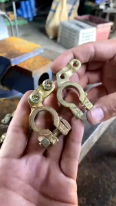 ขั้วแบตเตอรี่รถยนต์ UTS ขั้วแบตเตอรี่ทองเหลือง ทองเหลืองแท้อย่างดี แข็งแรง ทนทาน ใช้งานไดยาวนาน (ราคาแพ็กคู่ 2pcs) บวก+ ลบ -(รูใน-15 +17)