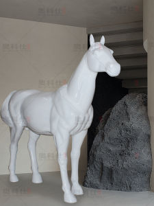 Modern Simplicity Large Horse Sculpture Glass Steel Indoor Outdoor Decoration Hotel Lounge Hall Standing Ornament Artistic Animal Theme