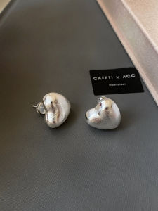 CAFFTI | Silver Heart-shaped Textured Earrings