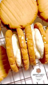คุ้กกี้แซนวิชครีมสดเนยสดแบบกรอบ Cream Sandwich Cripsy Butter Cookies