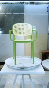 GHẾ NHỰA ĐÚC GiẢ MÂY MA6809 CÓ TAY VỊN - Thiết kế hiện đại sang trọng thoải mái - Nhựa PP cao cấp bền đẹp dễ vệ sinh - Kích thước 41x44x81cm - Phù hợp gia đình quán cafe nhà hàng homestay