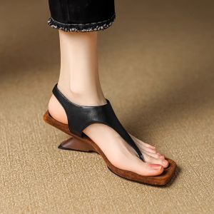 Womens Sandals 2025 New Summer Outdoor Wear Soft Leather Roman Shoe Design Low Heel Buckle Strap Roman Style Flat Sandals