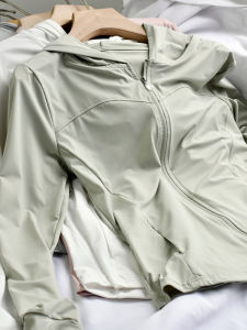 Ice Silk Nylon Womens Summer New Style Small Waist 2025 Sun Protection Clothing UPF50 Light Weight Breathable Short Outerwear