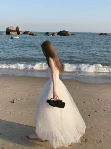 ชุดเดรสยาวคอวีแขนกุดผ้าตาข่ายสไตล์โรแมนติกบัลเล่ต์สำหรับผู้หญิงในฤดูร้อน ชุดราตรียาวคลุมเข่าทรงเอ