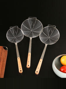 Stainless Steel One-Piece Wooden Handle Ladle Reinforced Inner Line with Hook for Open Flame Stove Beef Hot Pot Spoon