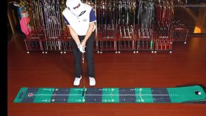 Electric Mini Golf Auto Return Putting Mat Indoor Golf Putter Practice Trainer Anti-slip Practice Mat with Ball Return