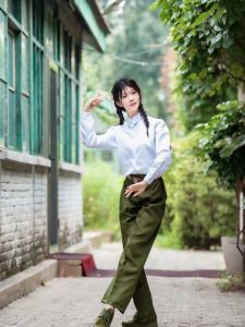 Trang Phục Phương Hoa Áo Lông Nhung Cùng Kiểu Quần Xanh Quân Đội Áo Sơ Mi Trắng Trang Phục Hoài Cổ Biểu Diễn Múa Hiện Đại Trào Lưu Cả Nước Cổ Điển