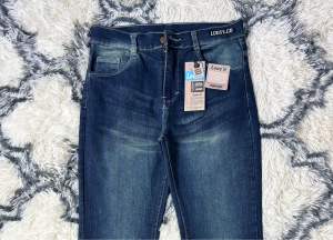 Celana jeans cutbray whisker volt 2