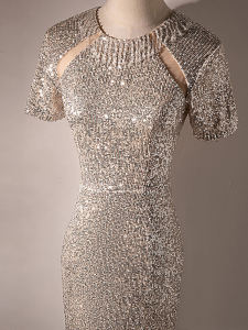 ชุดราตรีสีแชมเปญหรูหราสำหรับผู้หญิง ชุดคลุมก้นทรงหางปลาสุดหรู ดีไซน์หรูหรา วัสดุไนลอน แขนสั้น ชุดราตรีสุดหรู