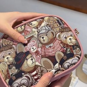 Túi nữ đeo chéo gấu kaidi 3 ngăn 3 khóa riêng biệt size 20