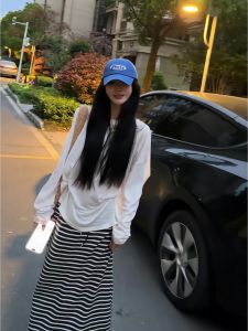 VKSOD | Slimming Round Neck T-Shirt Stripe Skirt Set