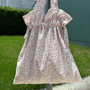 กระเป๋าผ้าทรงจีบ ถุงหูรูด ใบใหญ่ ลายดอกไม้👀🌷