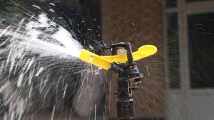 สปริงเกอร์แบบหมุนได้ 360 องศา ขนาด (4หุน) สปริงเกอร์สนามหญ้า สปริงเกอร์รดน้ำต้นไม้ ใบพาย