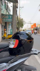 Mũ bảo hiểm Fullface AGU đen bóng limited hàng chính hãngtặng kèm túi rút xịn sò