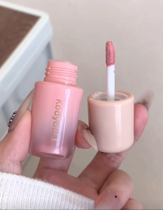 Liquid Blush: Lightweight and hydrating texture easy to blend long-lasting color creates a healthy glow. Suitable for everyday makeup natural makeup or date makeup easily creating a rosy and radiant complexion.