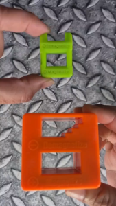 ตัวทำแม่เหล็ก การเพิ่มปลายไขควงเป็นแม่เหล็ก ตัวเครื่อง Magnetizer สุ่มสี สำหรับแต่งคอมพิวเตอร์ของคุณ