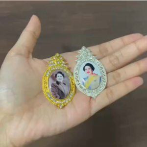 Ponprom ล็อกเก็ต จี้ และเข็มกลัดที่ระลึกพระบรมฉายาลักษณ์ ล้อมเพชร cz ขนาด 3*5 cm ไว้อาลัย ไว้ทุกข์