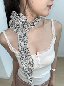 Khăn Choàng Lụa Satin Cổ Điển Dài Pure Desire Atmosphere Polka Dot Kiểu Pháp Lười Biếng Nhiều Chức Năng Hoa Trang Trí Khăn Choàng Mùa Hè 2025