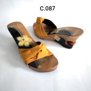 Sandal Kayu Ukir Airbrush Hak Telor 7 Cm Kelom Carvella