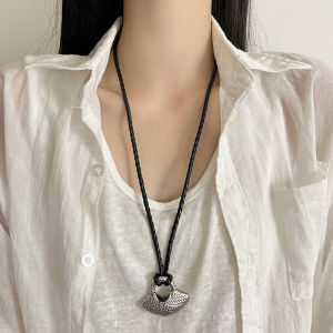 2025 New Hollow Woven Metal Basket Pendant Long Necklace Womens Luxury Retro Leather Rope Sweater Chain Fashion Jewelry