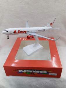 Lion Air Boeing 737 Diecast Airplane Model 8 Inches Metal Alloy Aircraft with Landing Gear & Display Stand | Collector Display | Aviation Collection | Premium Aircraft Model