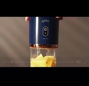 Juice Blender 6 Pisau Portable Juicer Cup Pembuat Jus Elektrik 2400mah Rechargeable Mini Mixer Ice Crusher 400ml | Juicer Portable Serbaguna Menghaluskan Hingga Sari Buah | Juicer Blender Wireless Hemat Daya Cup Portable