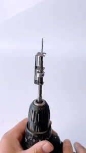 Spring Loaded Screw Holder Bit Single-Hand Operation Drill Bit Tip Holder for Prevent Screws Shaking Universal Screw Retaining Tool for Woodworking