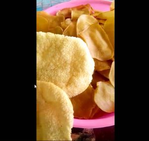 Krupuk Ketawang Madiun oleh - oleh khas madiun kerupuk rasa bawang KHAS MADIUN KERUPUK CAMILAN