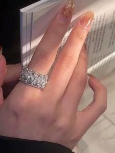 แหวนเปิดดอกไม้ Zircon Flash แหวนสไตล์ยุโรปสำหรับผู้หญิง แหวนแฟชั่นสุดเก๋ แหวนสไตล์เรียบง่ายที่มีเอกลักษณ์เฉพาะตัว