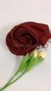 Khăn quàng cổ chất liệu đũi 100% silk màu đỏ đô mềm mại & ấm áp dùng cho cả nam và nữ