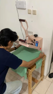 kaos distro kata kata viral  SAYA JUGA TERSESAT  - kaos pria dan wanita lengan pendek ukuran M.L.XL.XXL kerah bulat bahan katun 24s combed