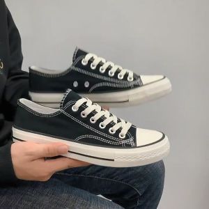 Low-top fashion canvas casual shoes are non-slip and wear resistant