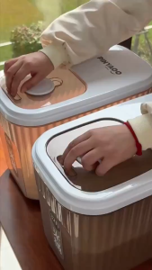 Hisoa 16kg automatic rice bucket | Sealed to prevent insects and moisture | Measuring cup design one-touch operation