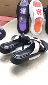 Giày Xăng Đan Nữ Phổ Biến Màu Đỏ Lưới Mới 2022 Dép Da Nghệ Thuật Giày Nữ Gót Giữa Phối Màu Thời Trang Mùa Hè