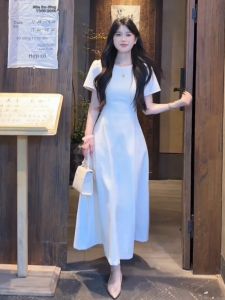 Karrar betsey | Đầm A-Line Eo Cao Trắng Tinh Khôi và Trẻ Trung