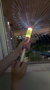 【Ready Stock&COD】DIVATEN Rainbow Glowing LED Firework Water Sprayer Large Capacity Push-Pull Water Blaster Kids Outdoor Summer Pool Beach Toy