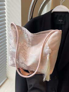 Elegant Embroidered Women's Tote Bag: A Commuter's Dream