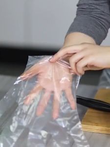 UMI 100PCS Disposable Plastic Glove Hygiene Restaurant Catering Home Kitchen Cleaning Hand Glove Sarung Tangan Plastik 一次性手套